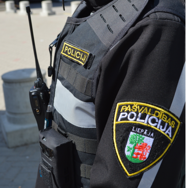 Policijas darbinieka formas tērps